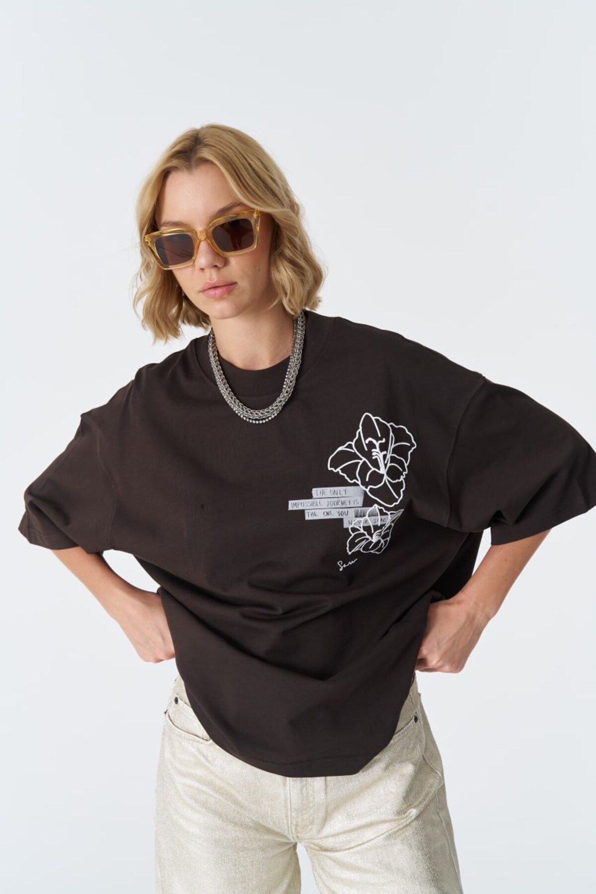 Çicek Sol Logo, Sırt Baskılı, Nakışlı Unisex %100 Pamuk T-shirt
