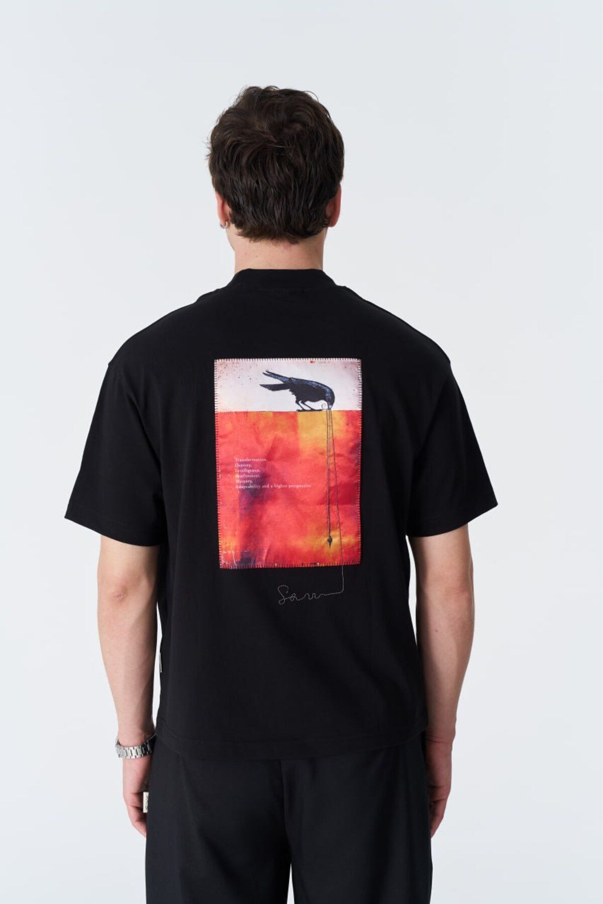 Karga Sol Logo, Sırt Baskılı, Nakışlı Unisex %100 Pamuk Siyah T-shirt